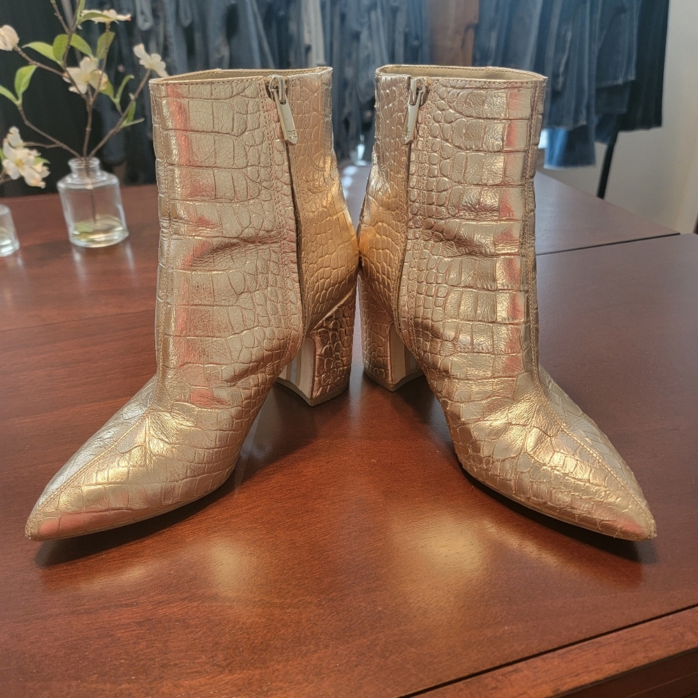 Sam Edelman Gold Crocodile-Embossed Ankle Boots Size 7.5